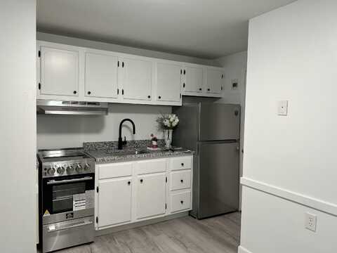 90 E Broadway Street, Derry, NH 03038