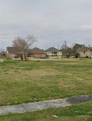 8505 CREOLE Drive, Chalmette, LA 70043
