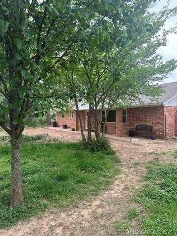 1414 N Eagle Road, Yale, OK 74085