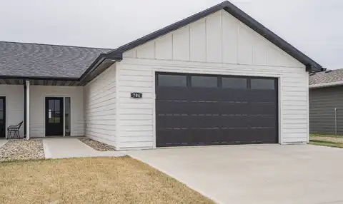 704 17th St SE, Orange City, IA 51041