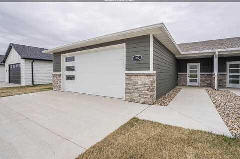 702 17th St SE, Orange City, IA 51041