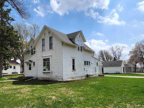 1304 3rd St., Hull, IA 51239