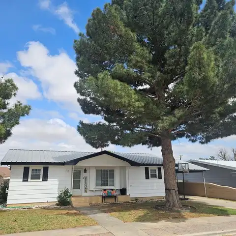 1115 Apache Ave, McCamey, TX 79752