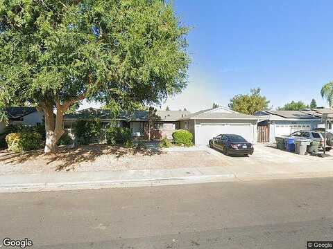 Ezie, CLOVIS, CA 93611