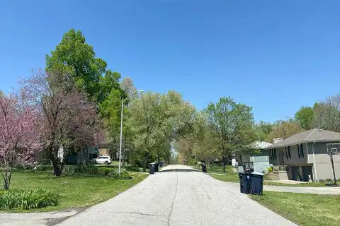Kenwood, KANSAS CITY, MO 64155