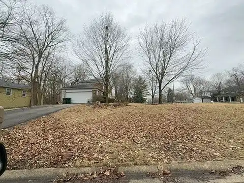 Pine Ct, Batavia, IL 60510