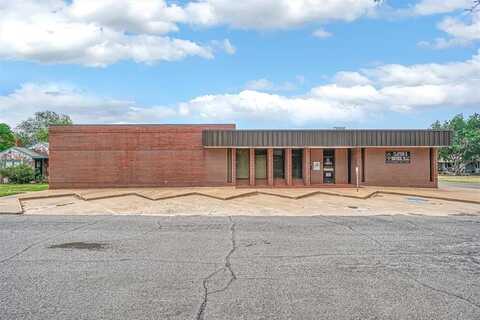 222 W Tom Stafford, Weatherford, OK 73096