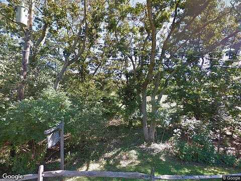 Tara, MONTAUK, NY 11954