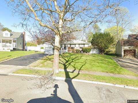 1St, KINGS PARK, NY 11754