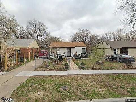 Spruce, WICHITA, KS 67214