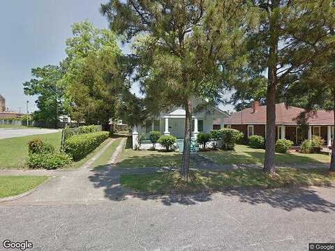 Oak, TUSKEGEE, AL 36083