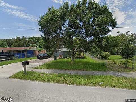 Avenue Q, FORT PIERCE, FL 34950