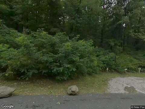Dobie, ROSELAND, VA 22967
