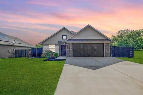 401 N Montague Street, Pilot Point, TX 76258