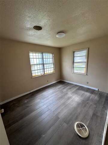 1806 Up The Grove Street, Greenville, TX 75401