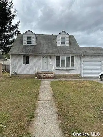 16Th, LINDENHURST, NY 11757