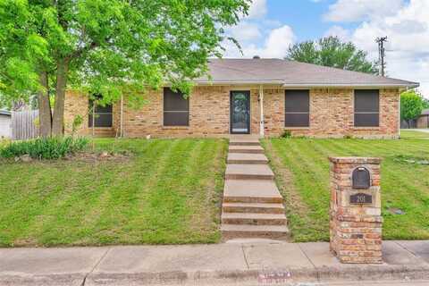 201 WINDWOOD Drive, DeSoto, TX 75115