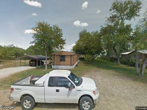 N Hermann Ave, THREE RIVERS, TX 78071
