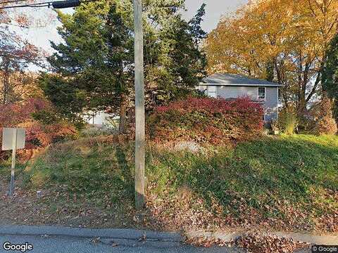 Mohegan Avenue, QUAKER HILL, CT 06375
