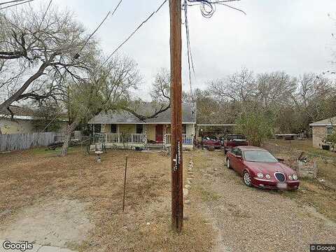 Avenida Mosqueda, THREE RIVERS, TX 78071