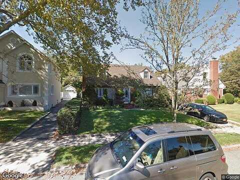 Beechwood, NEW HYDE PARK, NY 11040