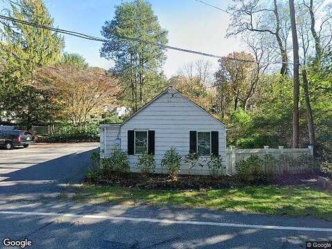 Mill River Rd, GLEN HEAD, NY 11545