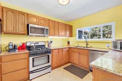 Lado De Loma, VISTA, CA 92083