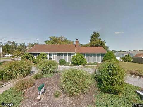 Gilbert Rd, HAMPTON BAYS, NY 11946