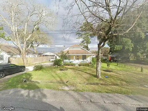 Oak, HIGHLANDS, TX 77562