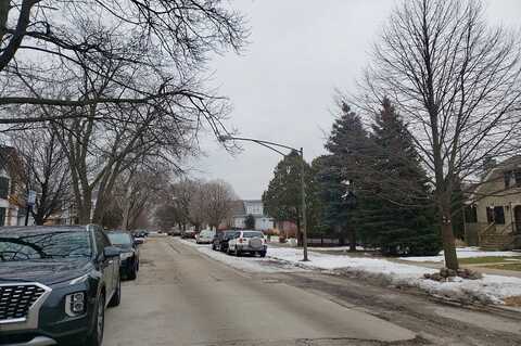 Balmoral, CHICAGO, IL 60656