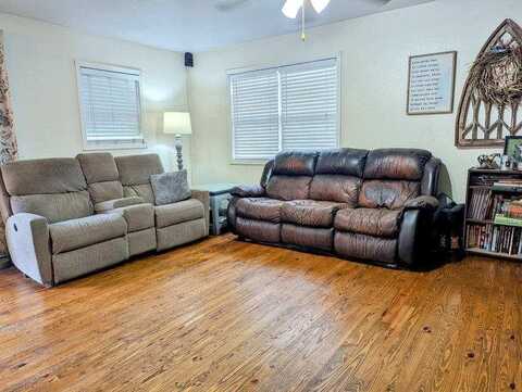 Courtney, TALLAHASSEE, FL 32305