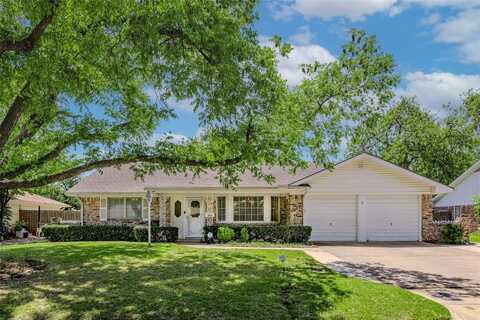 5016 Emerald Lake Drive, Fort Worth, TX 76103