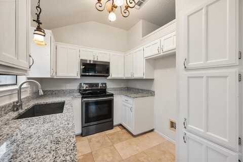 931 Fiero Drive, Arlington, TX 76001