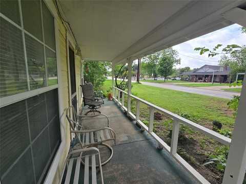 410 W Doyle Street, Granbury, TX 76048