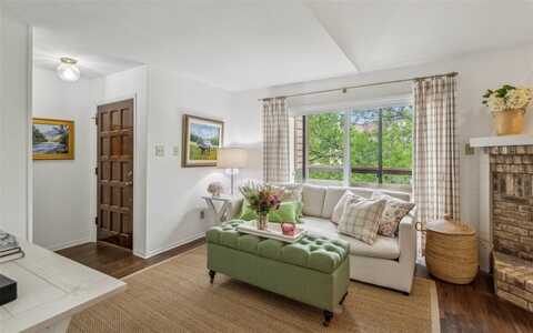 7640 W Greenway Boulevard, Dallas, TX 75209