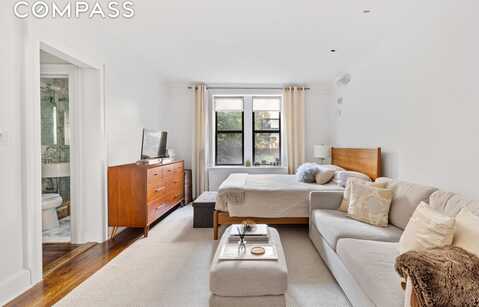 319 West 18th Street, New York, NY 10011