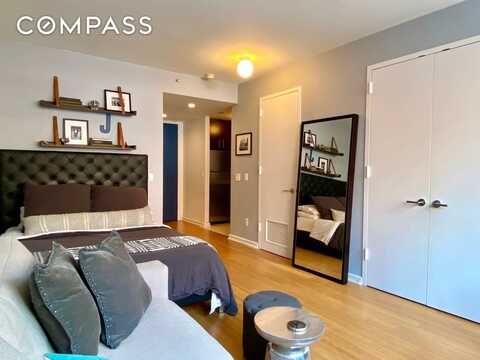 350 West 53rd Street, New York, NY 10019