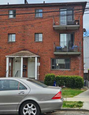 214-16 40 Ave, Bayside, NY 11361