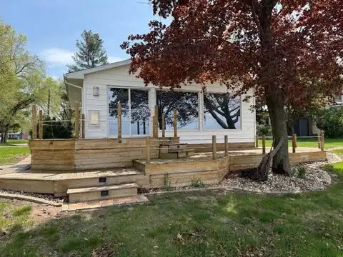 100 Henry Street, Oquawka, IL 61469