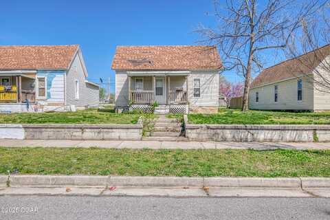 2203 S Moffet Avenue, Joplin, MO 64804