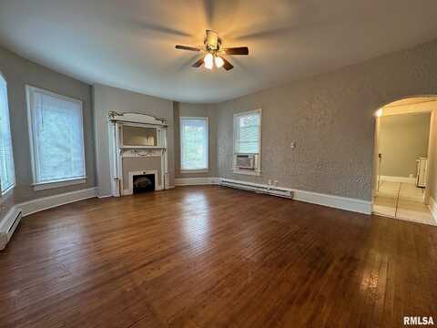 333 S DOUGLAS Avenue, Springfield, IL 62704