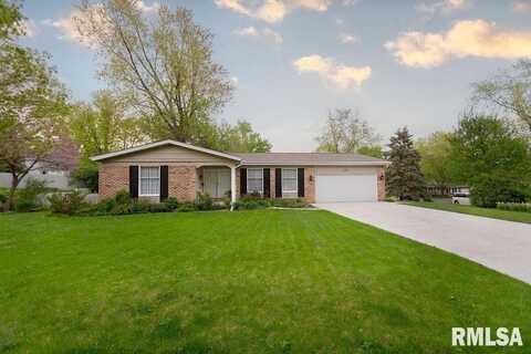 305 E PEARSON Street, Eureka, IL 61530