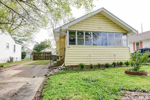 916 W PARK Boulevard, Taylorville, IL 62568