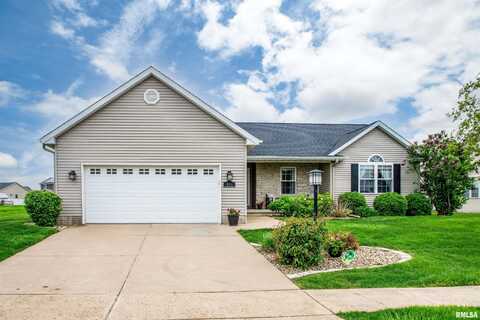 800 DEBATES Street, Washington, IL 61571