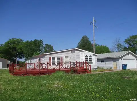 911 N BUCHANAN Street, Benton, IL 62812