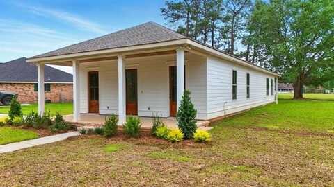 560 Fairway Dr, Picayune, MS 39466