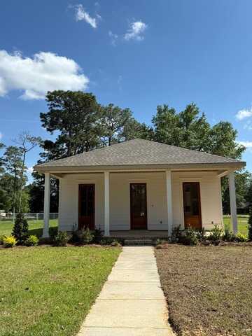 560 Fairway Dr, Picayune, MS 39466