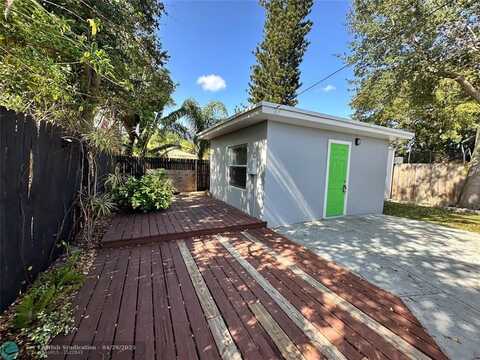 1075 NE 32nd St, Oakland Park, FL 33334