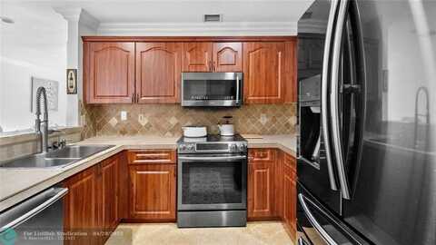4409 SW 11th Pl, Deerfield Beach, FL 33442
