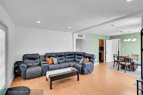 7913 NW 71st Ave, Tamarac, FL 33321